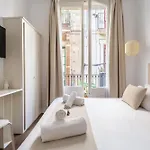 Divino Boutique סיטגס
