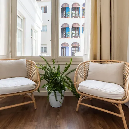 Divino Boutique 锡切斯