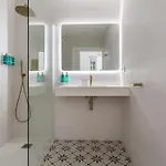Divino Boutique סיטגס